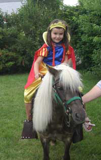 Girls-dress-up-and-pony-party