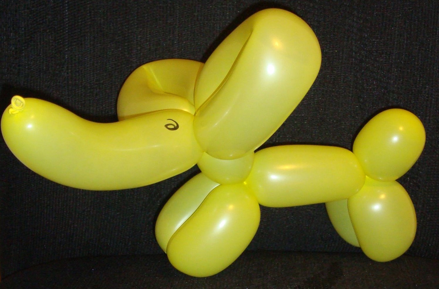 Elephant-Balloon-sculpture-birthday-party-entertainment
